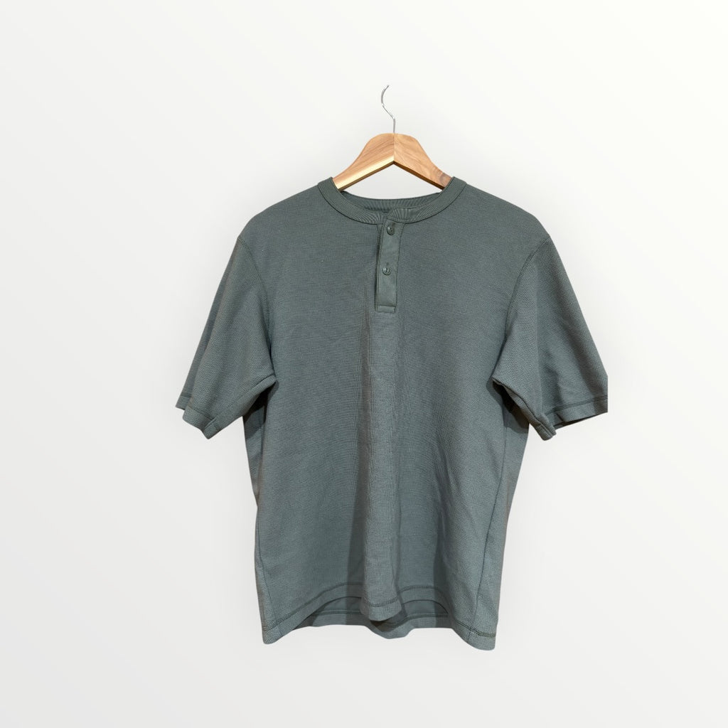 UNIQLO DRY Waffle Henley T-Shirt Size: M