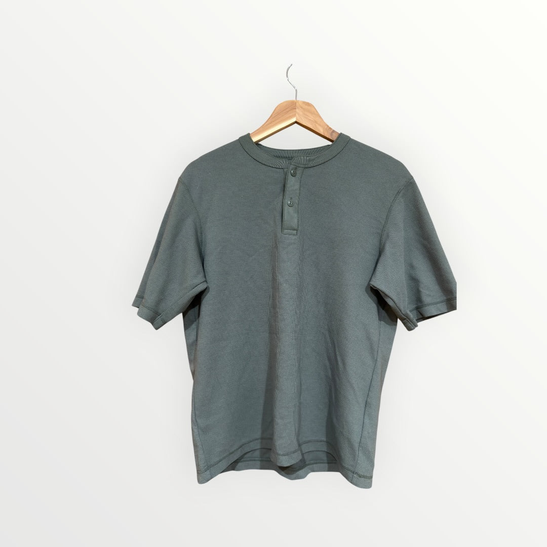 UNIQLO DRY Waffle Henley T-Shirt Size: M