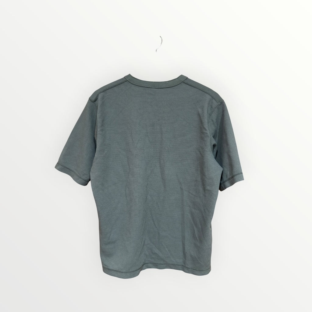 UNIQLO DRY Waffle Henley T-Shirt Size: M