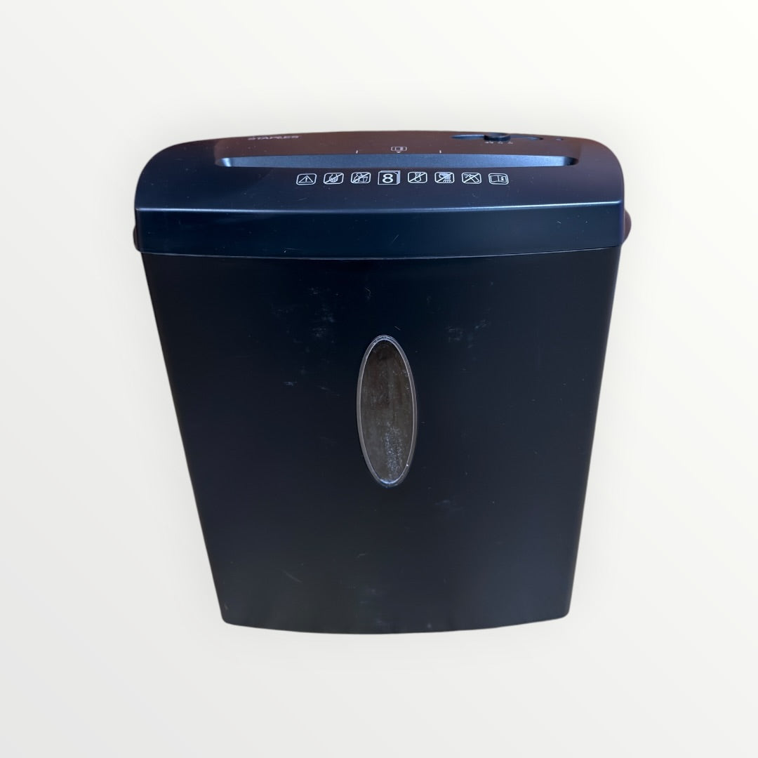 Staples 8-Sheet Cross-Cut Personal Shredder