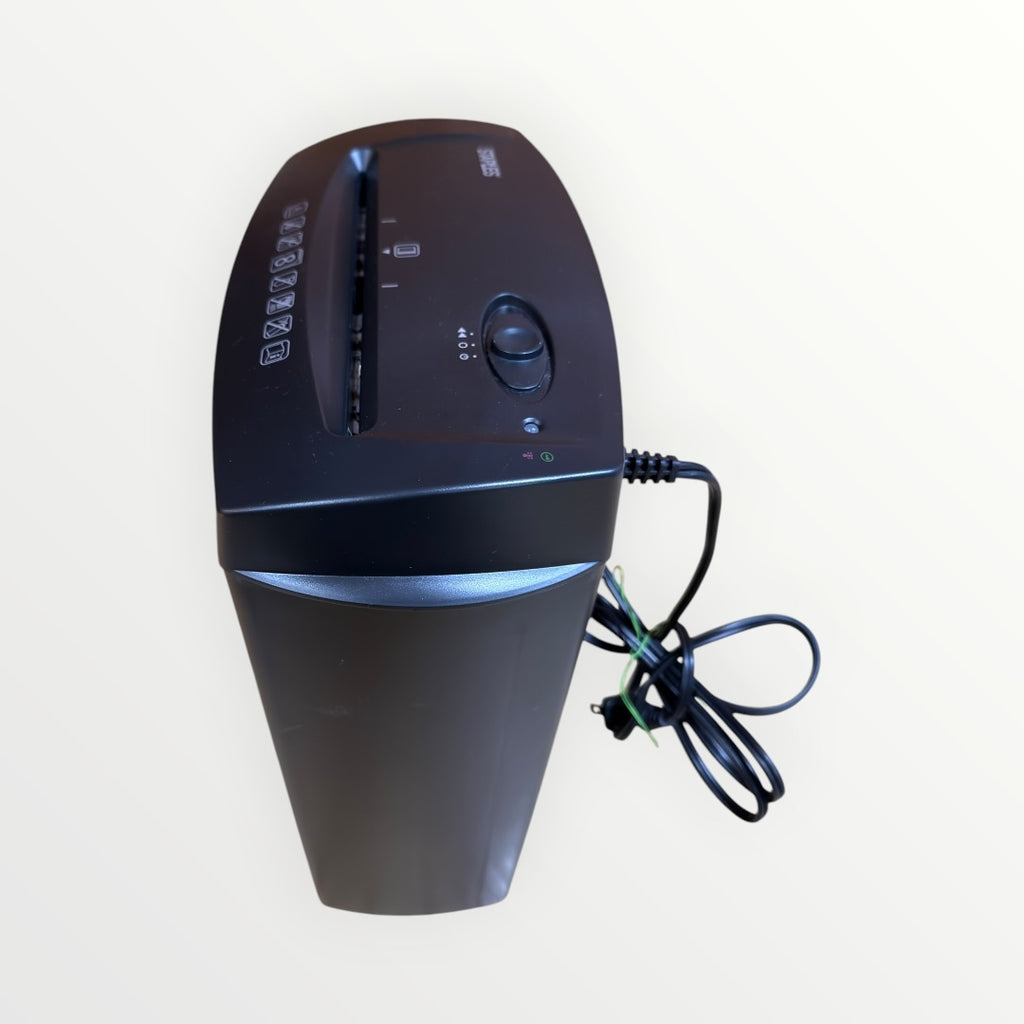 Staples 8-Sheet Cross-Cut Personal Shredder