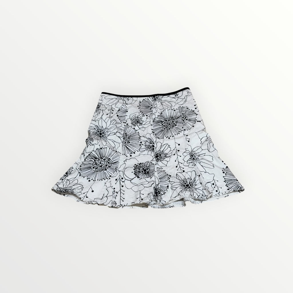 Vintage Georgiou Studio White Skirt Featuring a Black Floral Pattern Size: XL