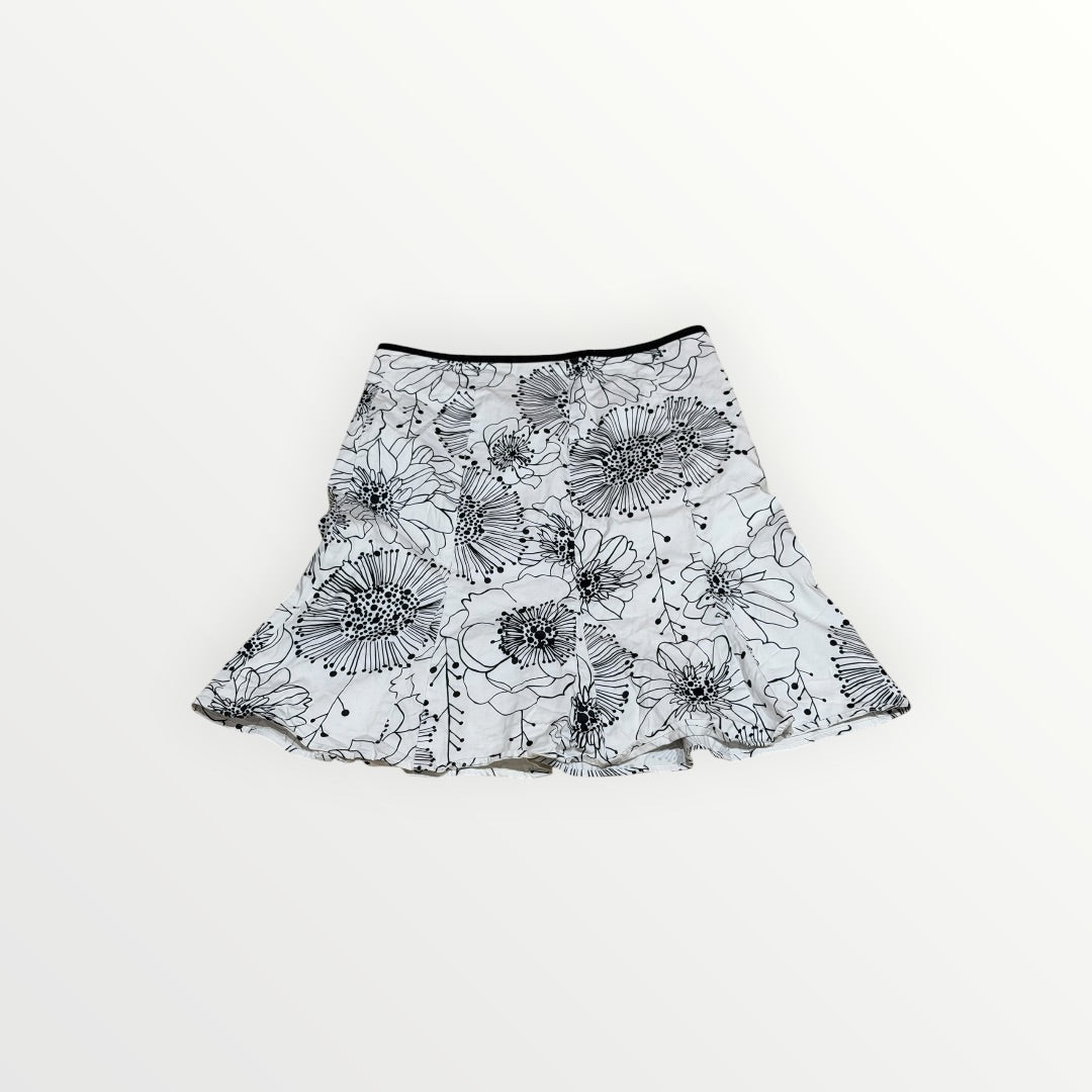 Vintage Georgiou Studio White Skirt Featuring a Black Floral Pattern Size: XL