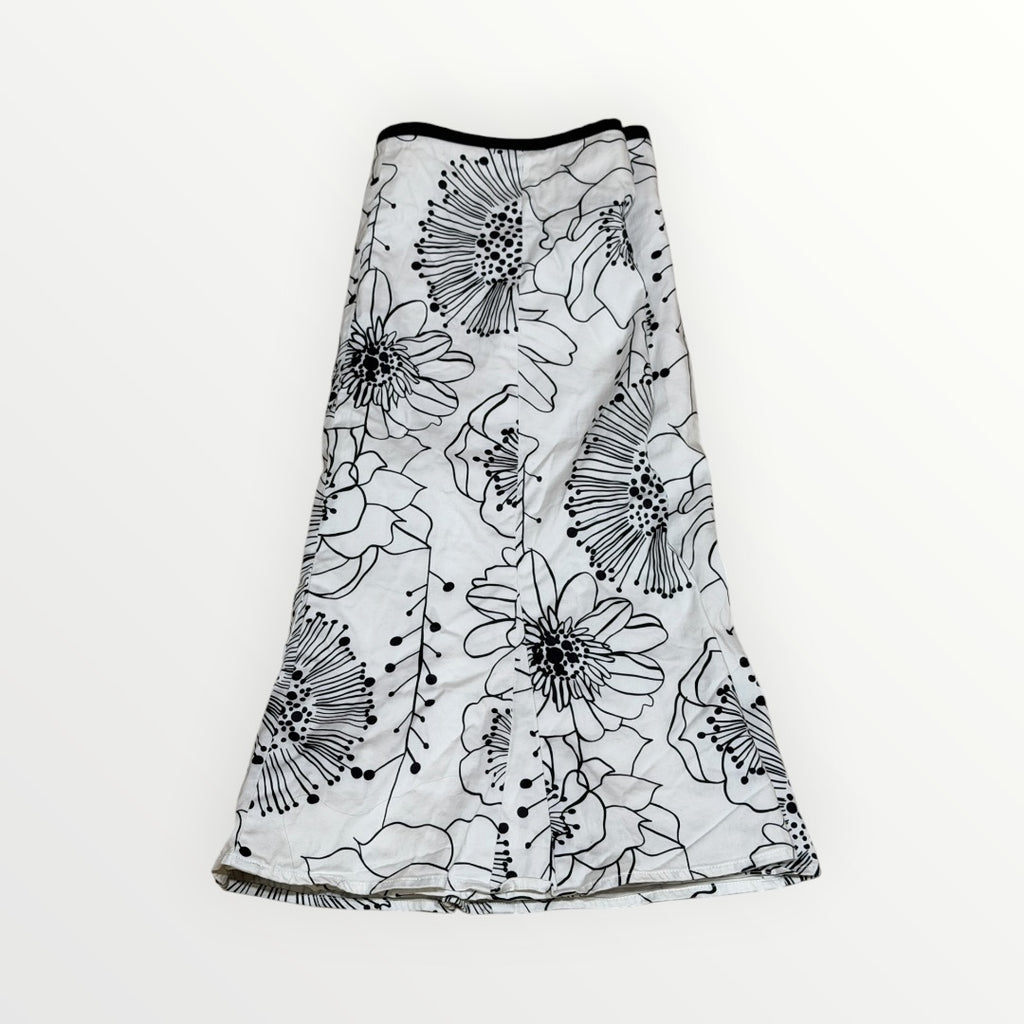 Vintage Georgiou Studio White Skirt Featuring a Black Floral Pattern Size: XL