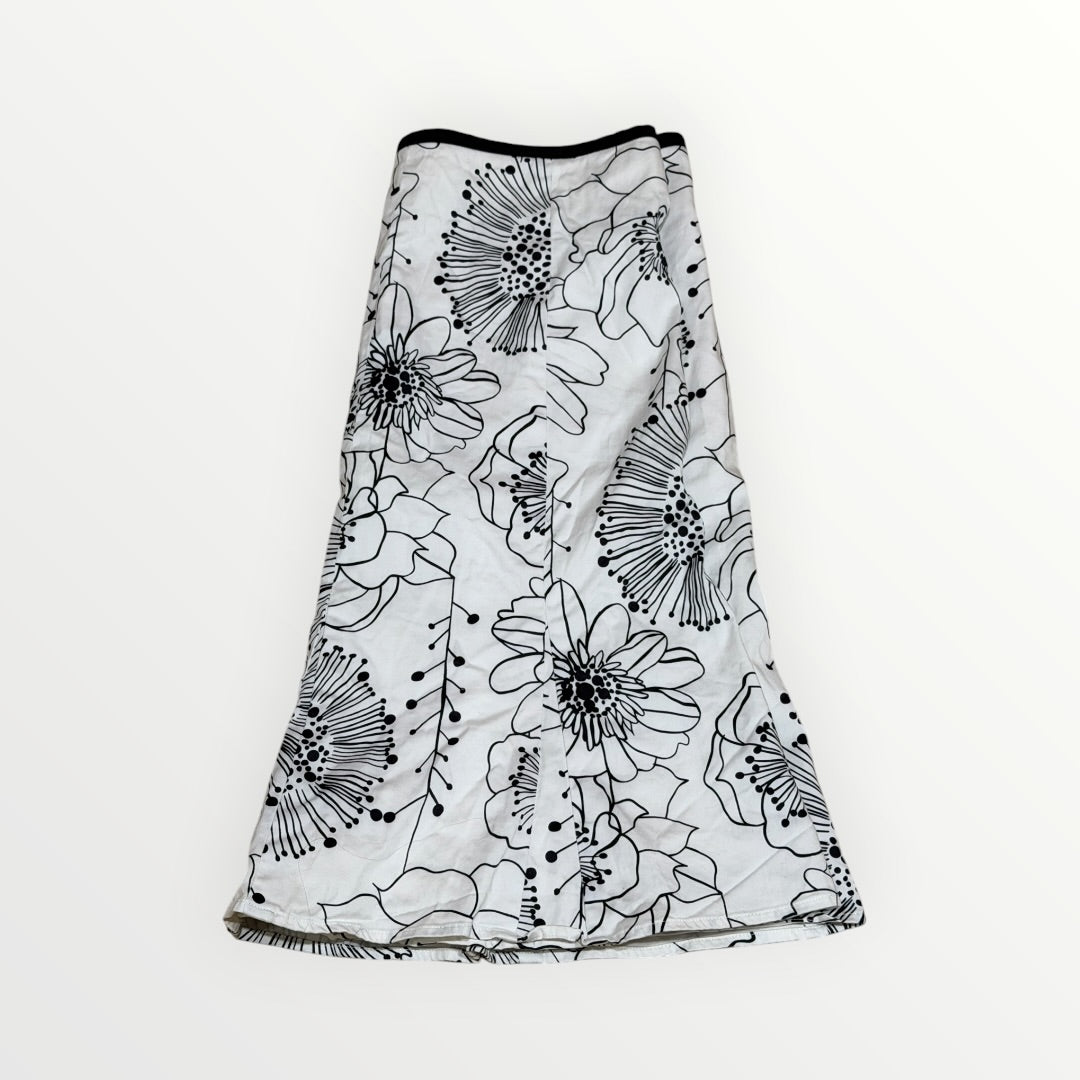 Vintage Georgiou Studio White Skirt Featuring a Black Floral Pattern Size: XL