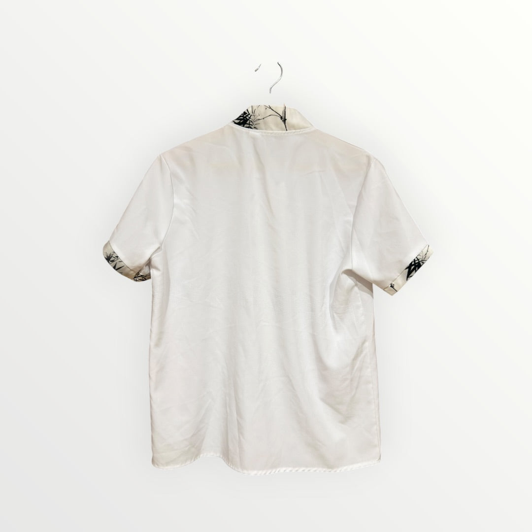 The School of Humanities and Foreign Language of Zhejiang University Short Sleeved Stand-up Collar Shirt Size: M