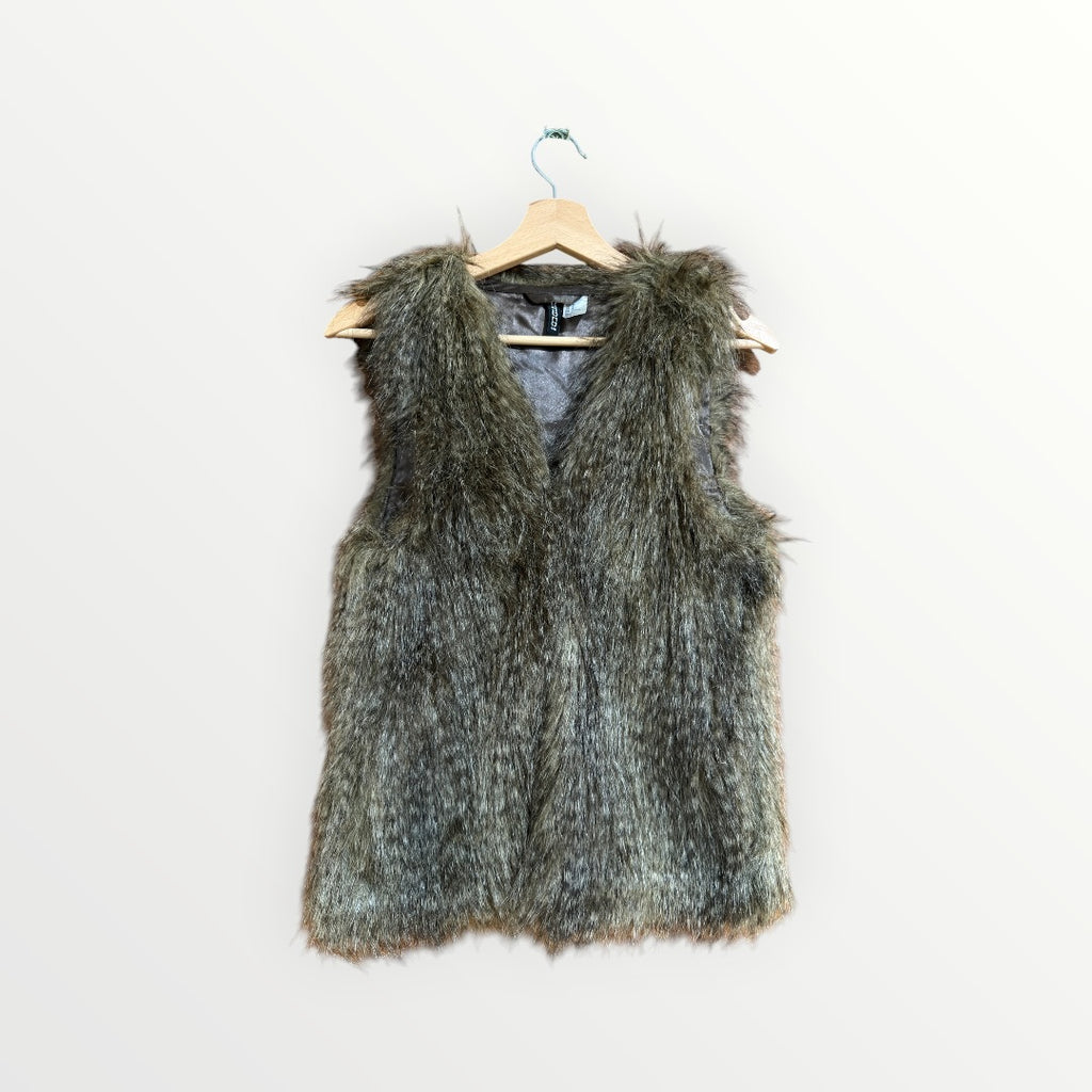 H&M Divided Faux Fur Vest Size:6