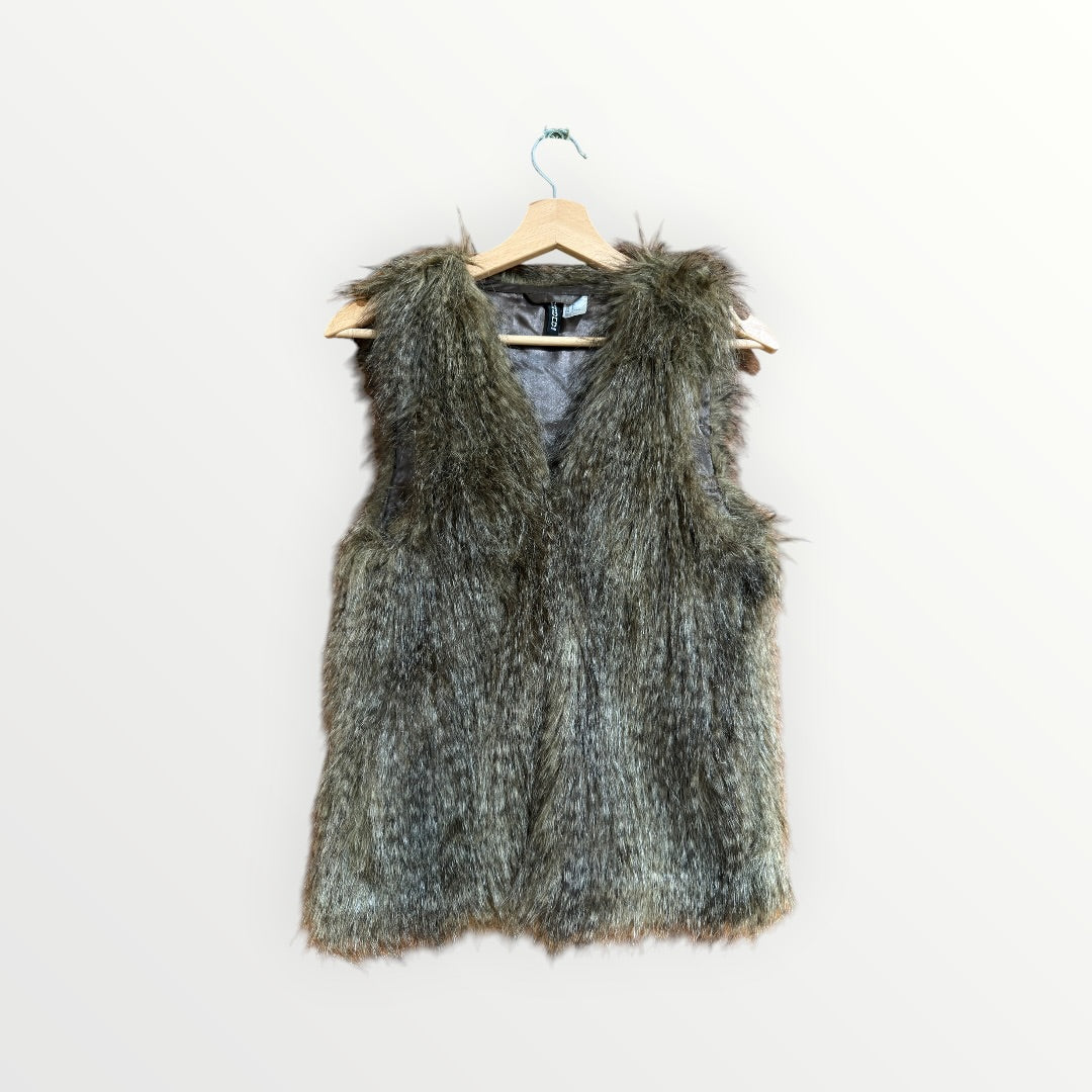 H&M Divided Faux Fur Vest Size:6