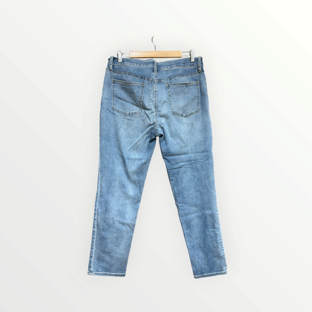 Women's Gap Denim Girlfriend Mid Rise Jeans Size: 30