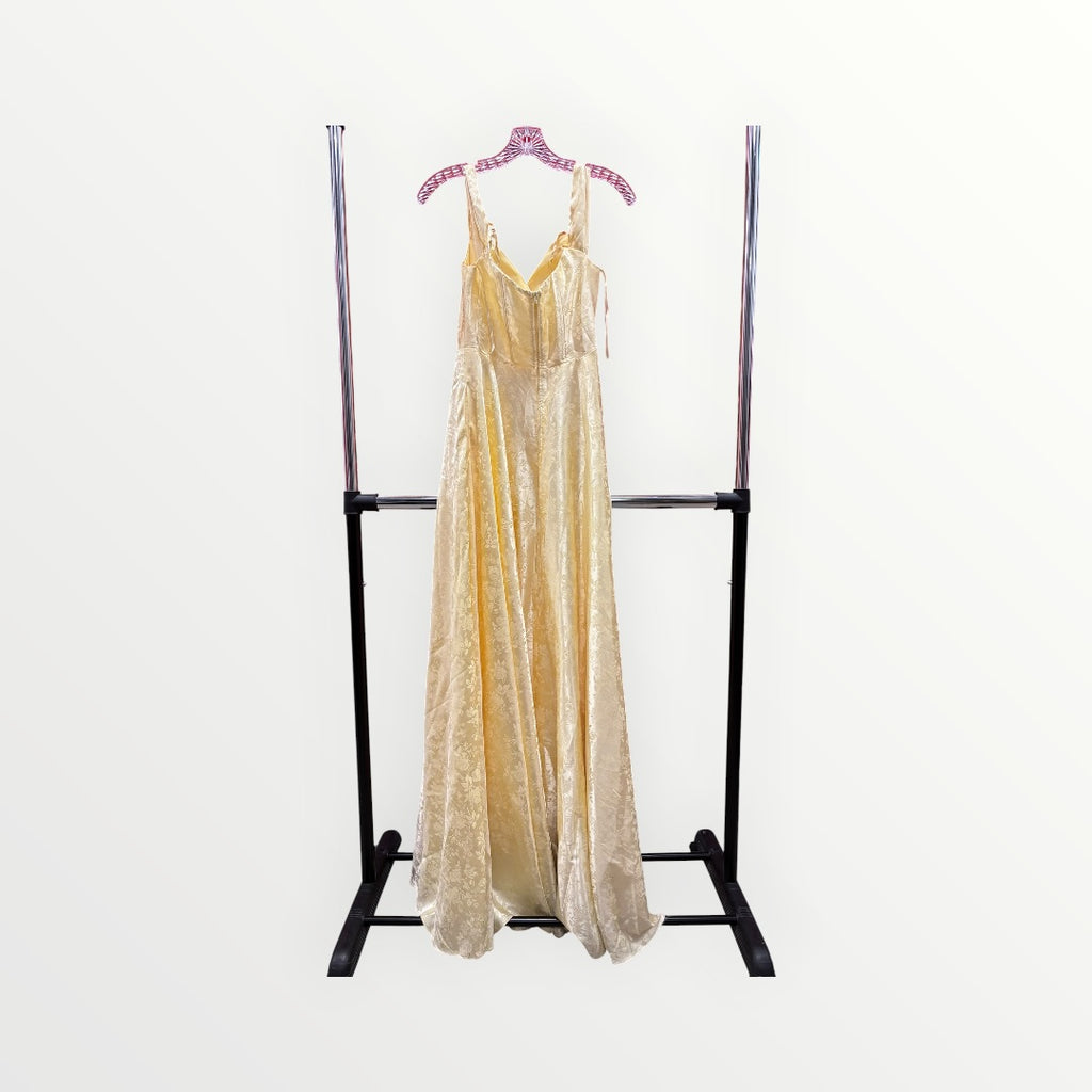 B Darlin Juniors' Sweetheart-Neck Jacquard Evening Dress Size: 3/4