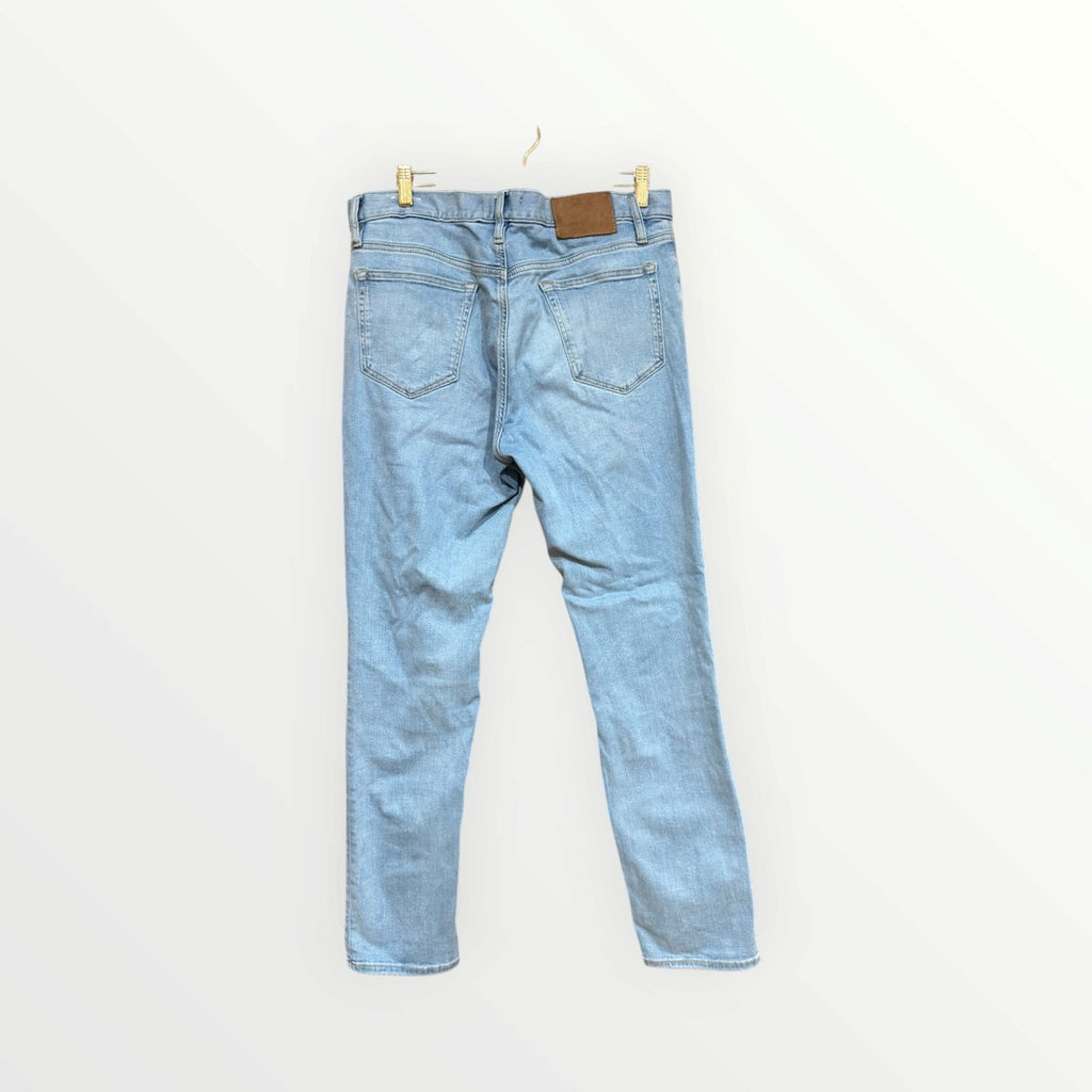 Banana Republic Men's Slim Waist Inseam Light Wash Jeans Size: 33 x 32