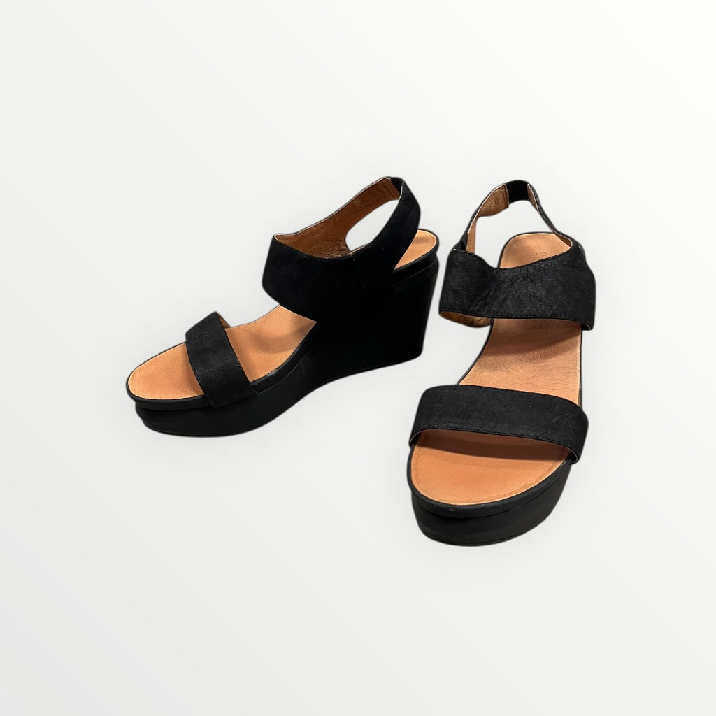 Gentle Souls by Kenneth Cole Wedge Sandals Size: 9.5