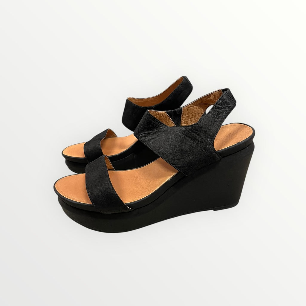 Gentle Souls by Kenneth Cole Wedge Sandals Size: 9.5