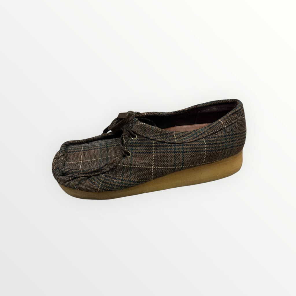 Women's Clarks Wallabee Brown Fabric Plaid Shoes Size: 8.5