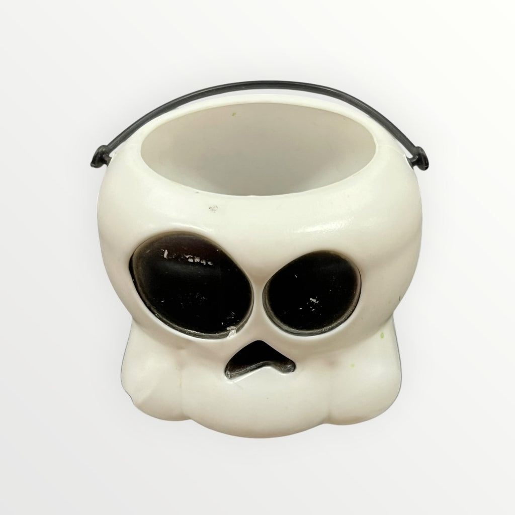 White Plastic Mini Skull-shaped Halloween Candy Bucket with a Black Handle