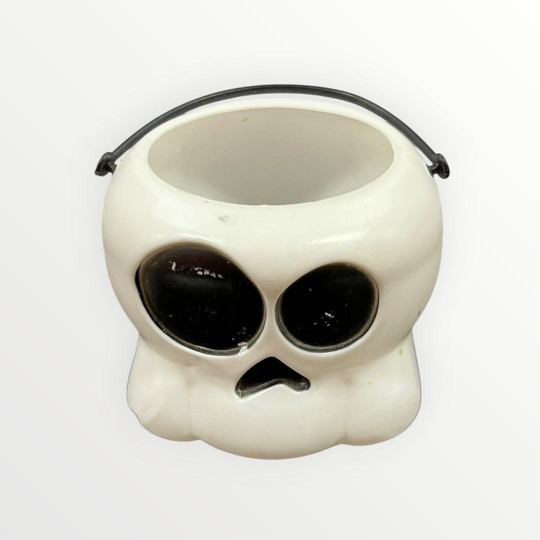 White Plastic Mini Skull-shaped Halloween Candy Bucket with a Black Handle
