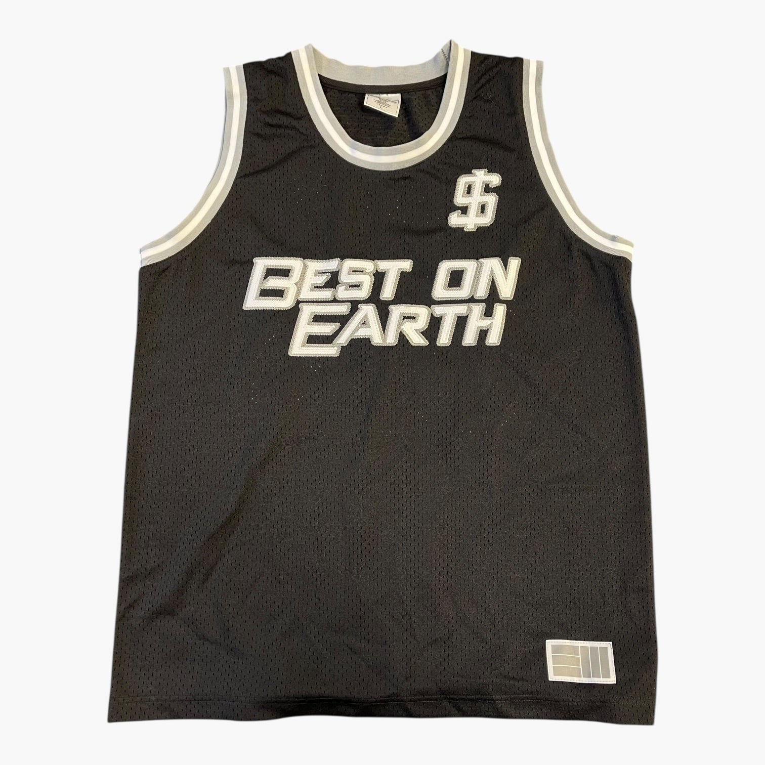 Black Basketball Jersey "Best on Earth" Size: L