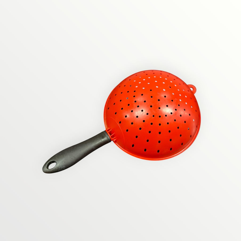 Red Plastic Colander Strainer w/Black Handle 7"D