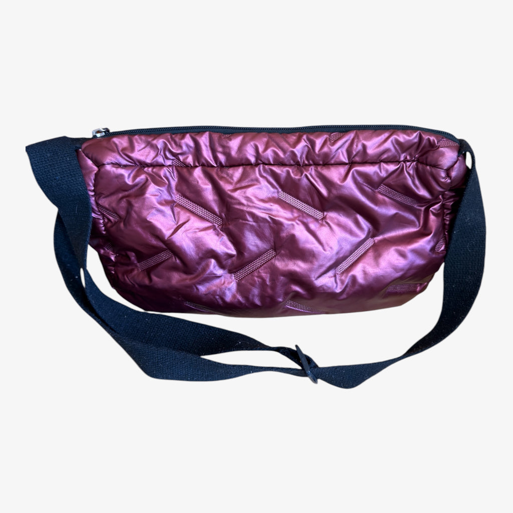 Puffer Bag in a Metallic Purple