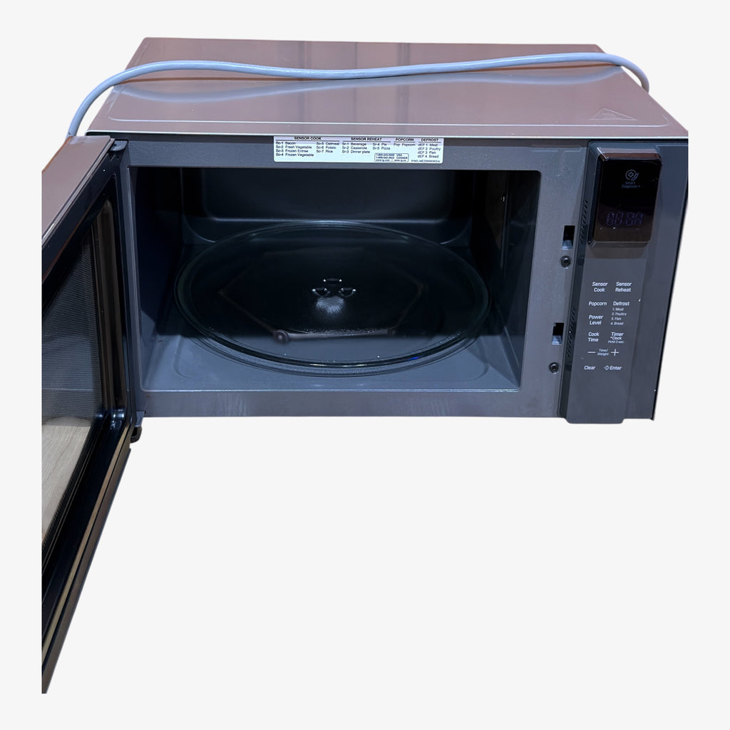 LG 1.5 cu. ft. NeoChef™ Countertop Microwave with Smart Inverter and EasyClean® (New Customer Only)