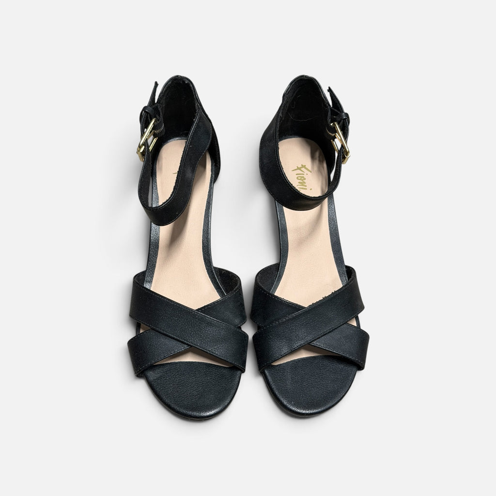 Fioni Black Wedge Sandals Size: 7