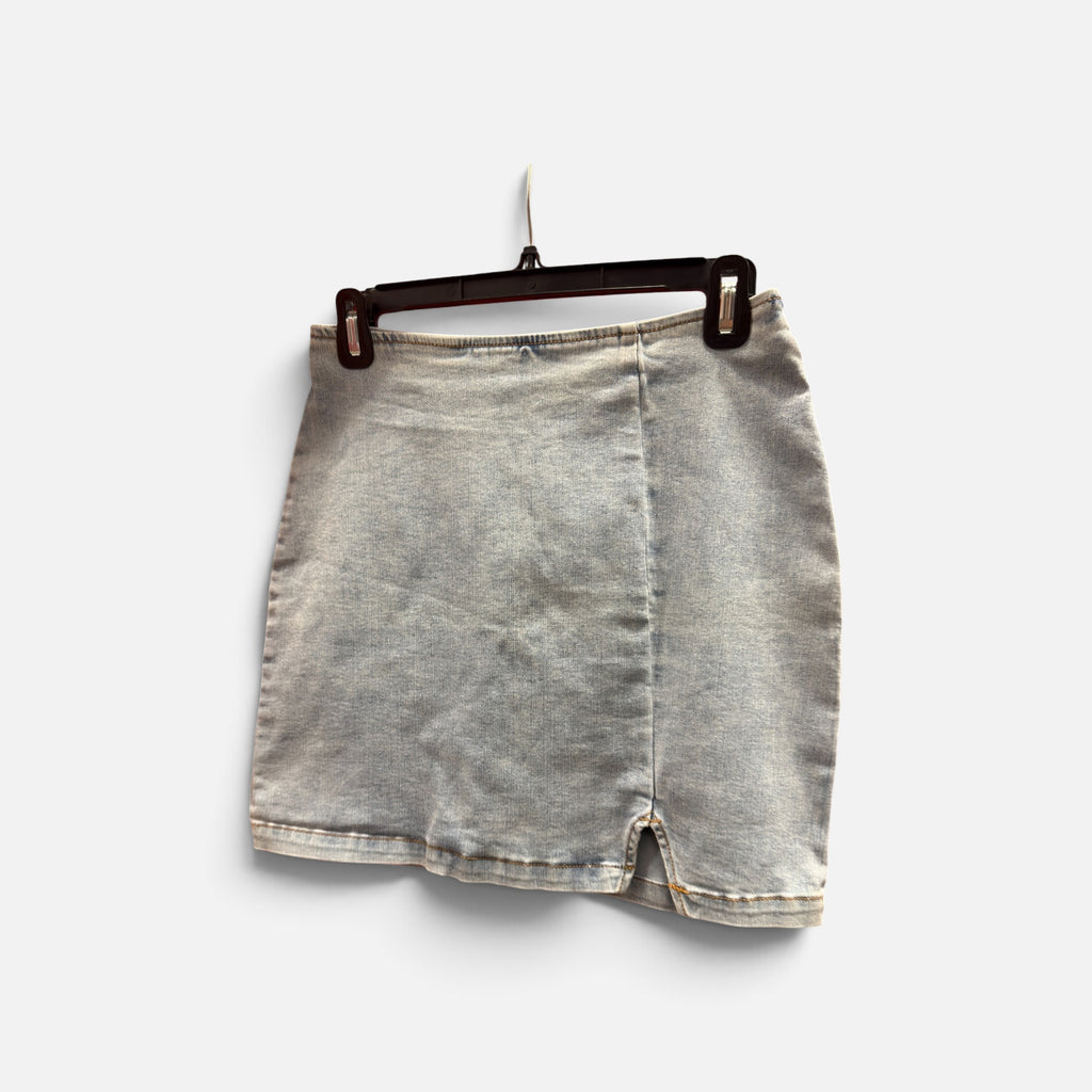 Light Wash Wild Fable Notch Front Seamed Denim Mini Skirt Size: M