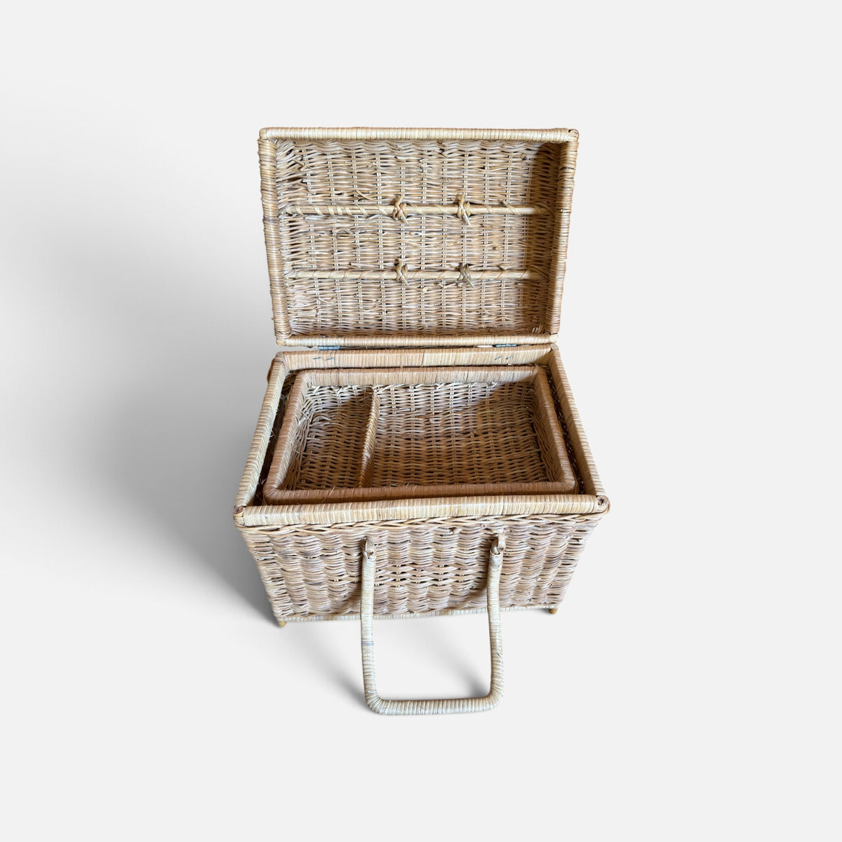Large Vintage Woven Wicker Rattan Lidded Picnic Storage Basket 15"x 10" x13"