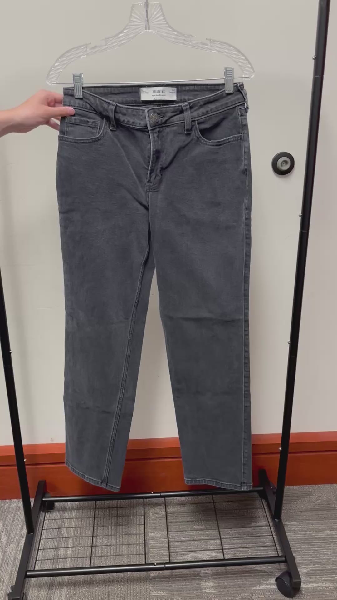 Hollister Women's High-Rise Straight Jeans Size: 8R W29