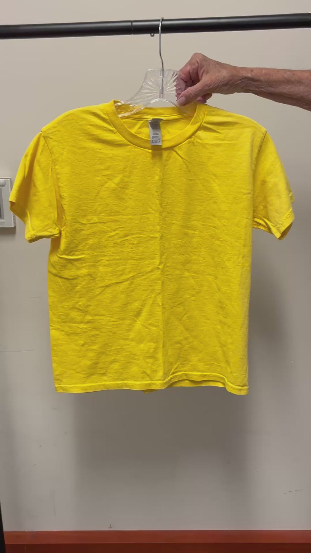 Gildan Short Sleeve T-shirt "Daisy" Size: M