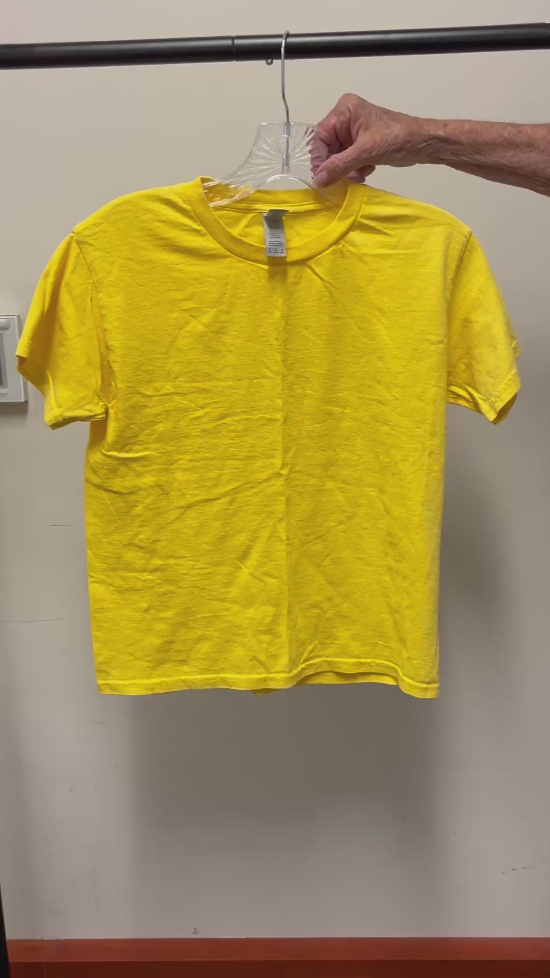 Gildan Short Sleeve T-shirt "Daisy" Size: M