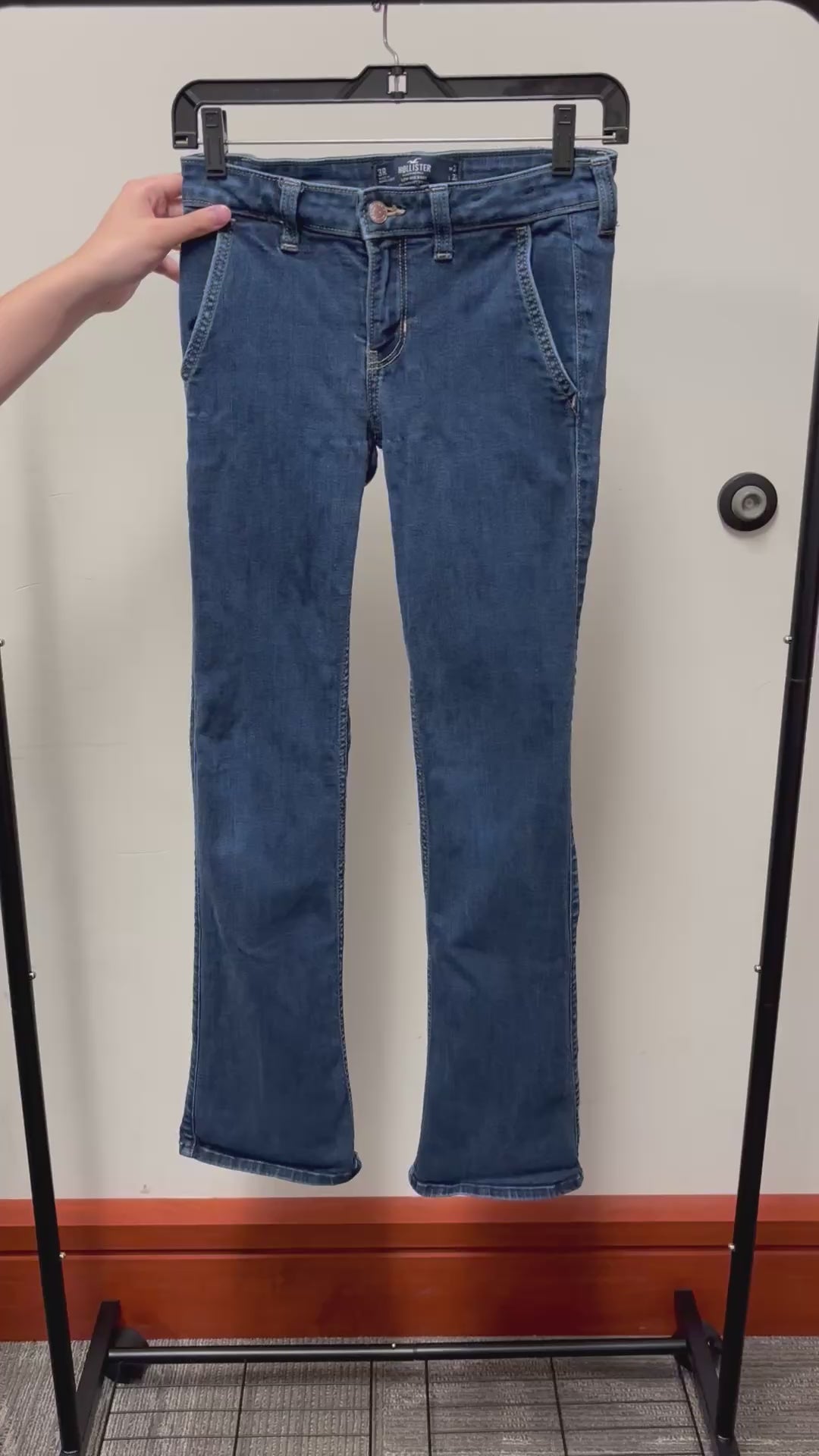 Hollister Women's Low-Rise Boot Jeans Size: 3R 26"x 32"