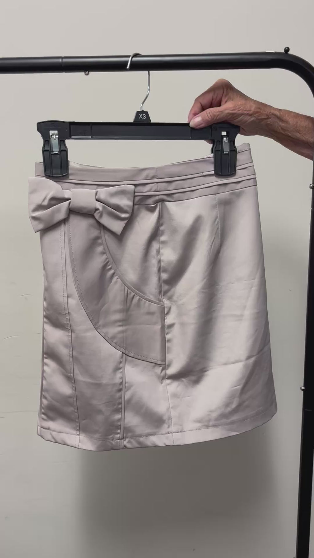 Beige Mini Skirt w/Decorative Bow Size: XS