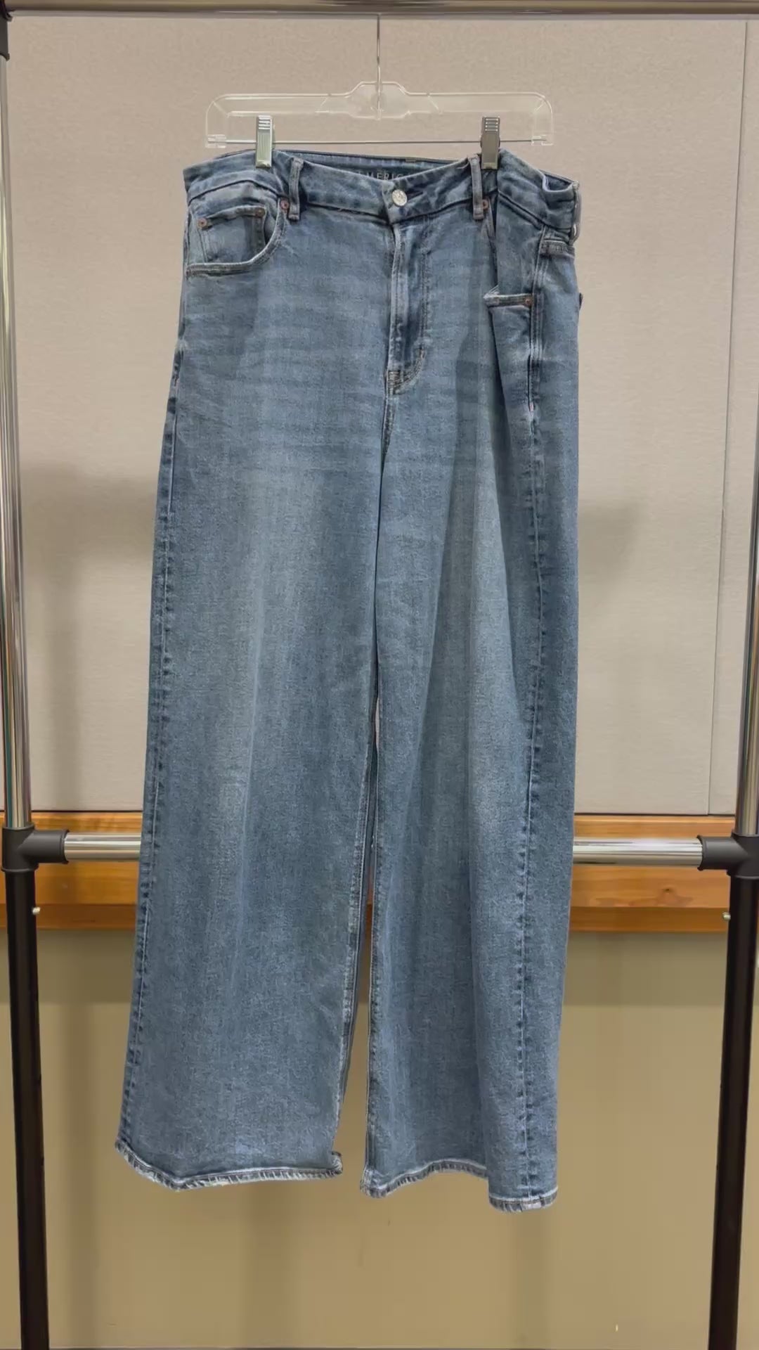 Women's AE Dreamy Drape Low-Rise Ultra Wide-Leg Jean Size: 14