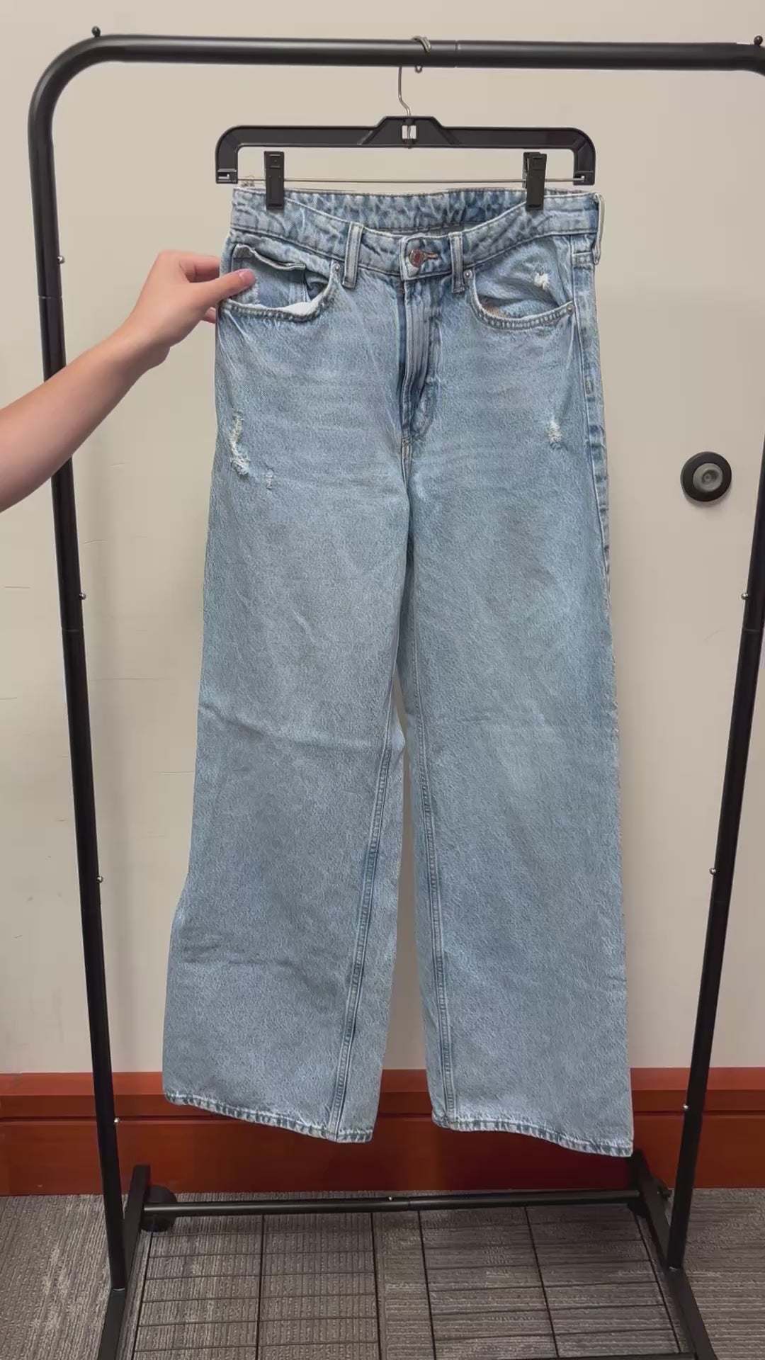 &Denim Light-Wash Wide-Leg Jeans Size: 6