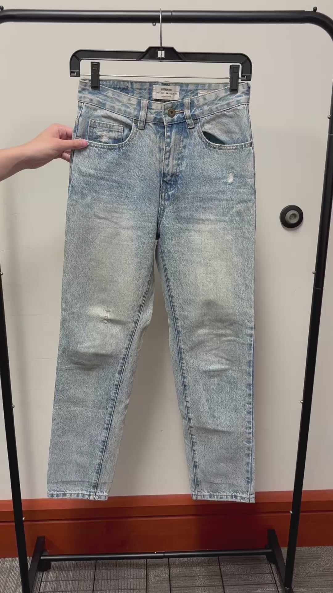 Cotton:On Jeans in a Light Acid Wash Finish Size: 2