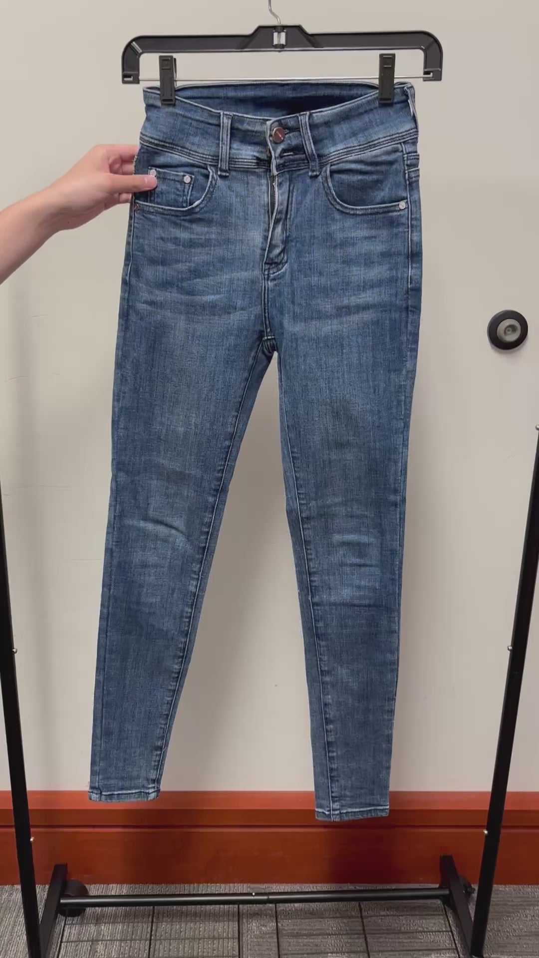 Vogue Wear Women's Mid-Rise Medium-Wash Denim Jeans Size: 26