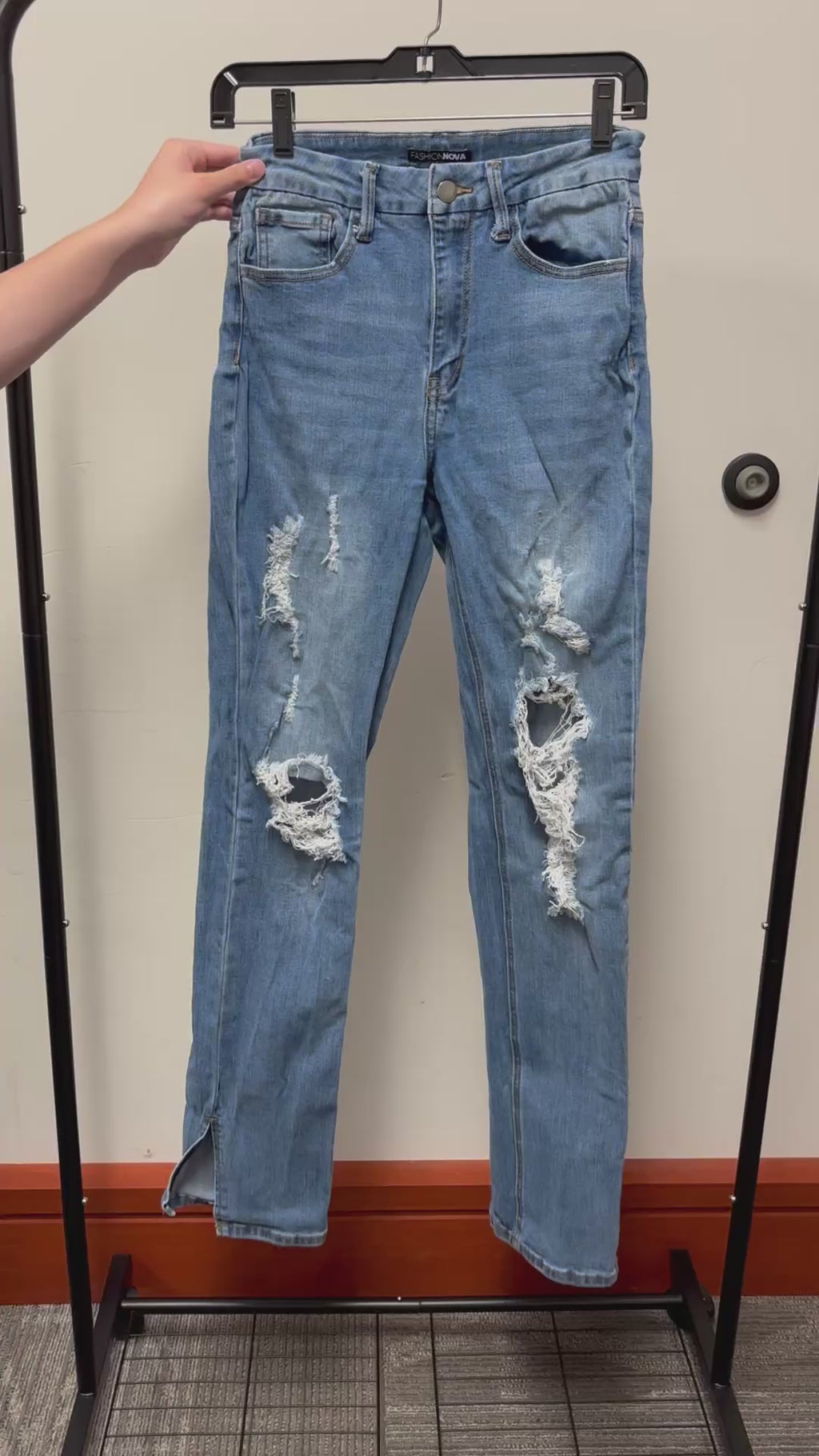 Fashion Nova Women's Medium Wash Ripped Blue Jeans Size 5