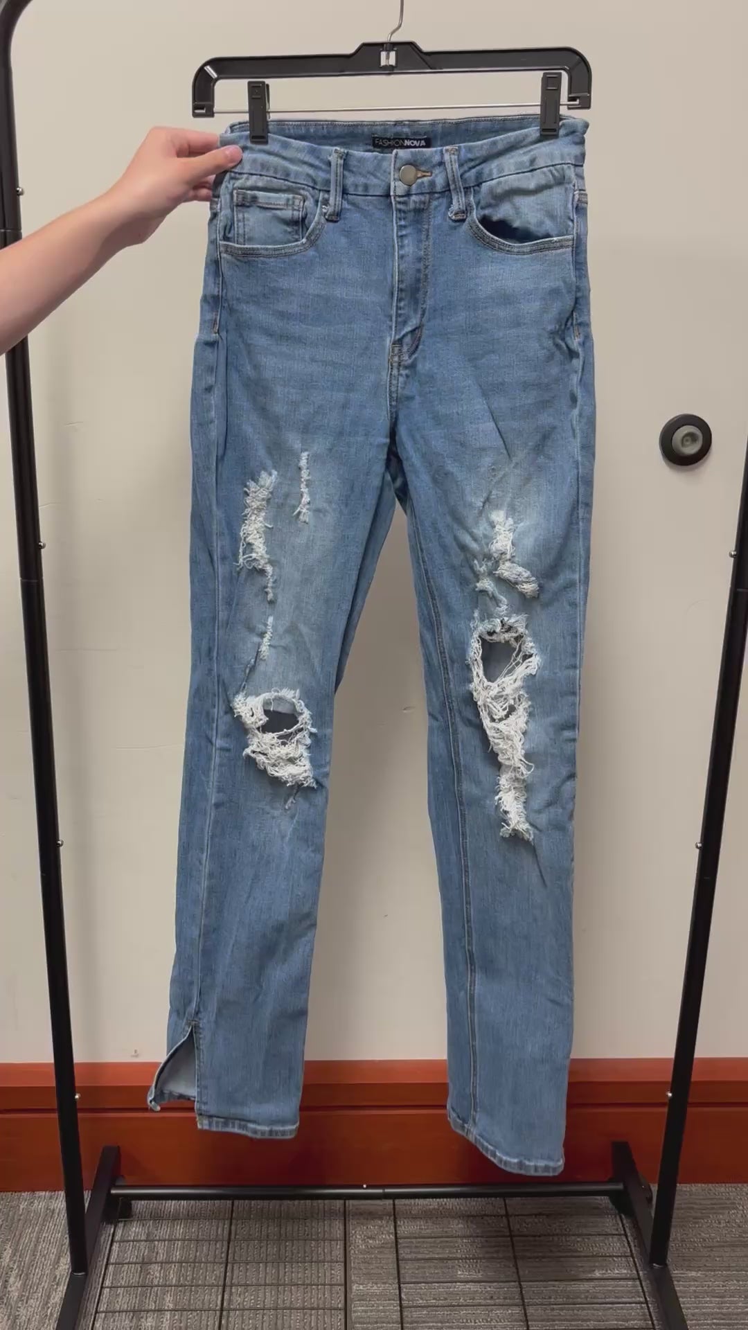 Fashion Nova Women's Medium Wash Ripped Blue Jeans Size 5