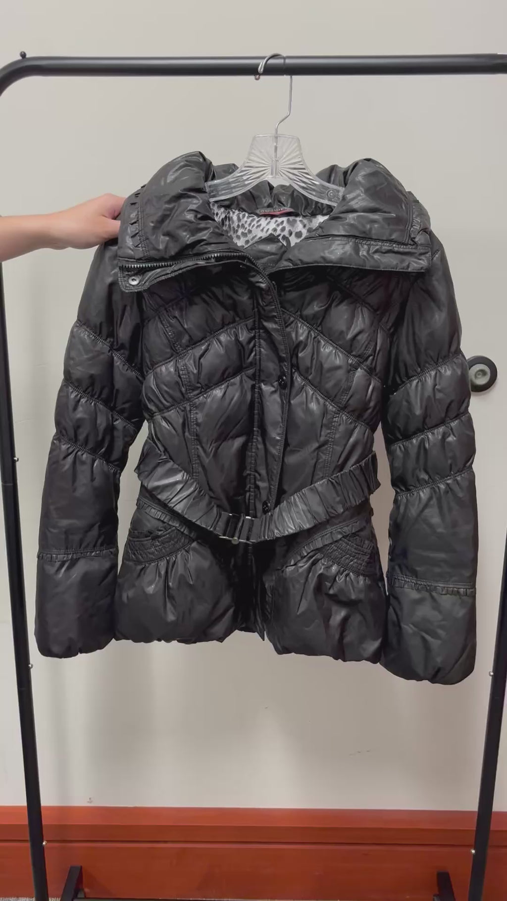 Women's Black Bosideng Puffer Jacket w/Buckled Waist Belt. Size: S