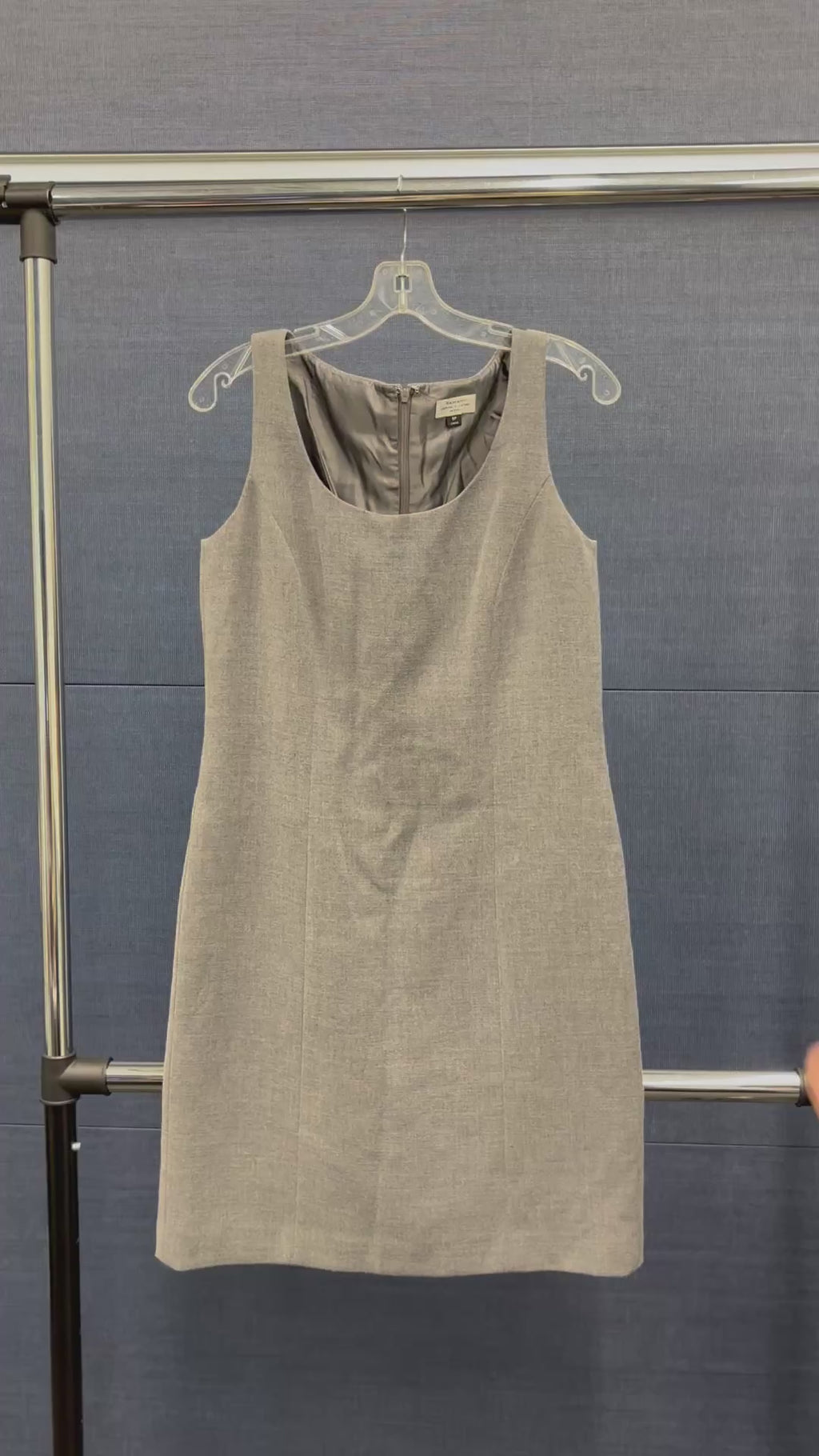Tahari Arthur S. Levine Gray Sleeveless Sheath Dress Size: 8P