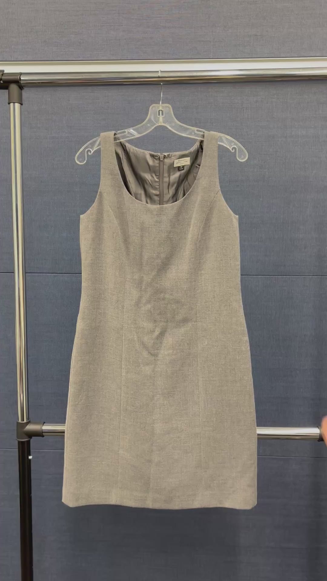 Tahari Arthur S. Levine Gray Sleeveless Sheath Dress Size: 8P